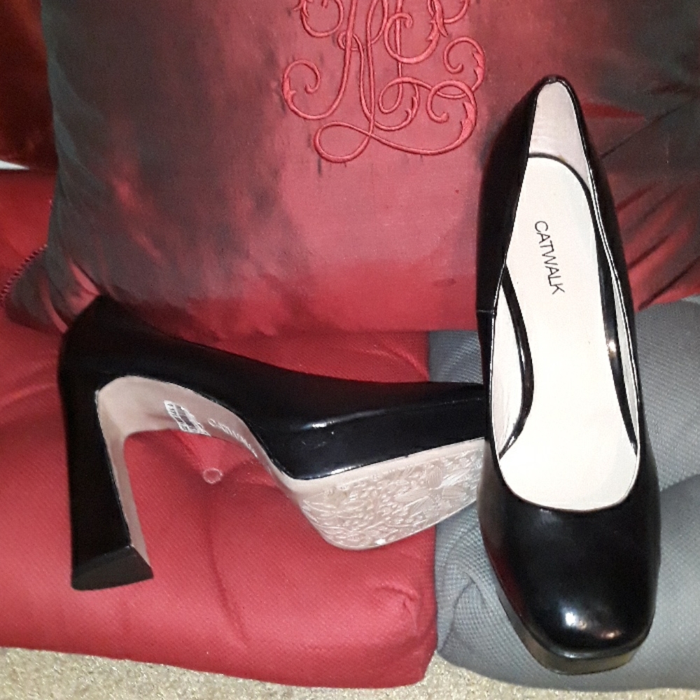 Black Catwalk high Pumps